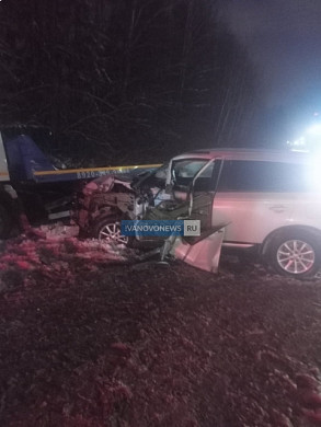 Пассажирский автобус и еще несколько авто улетели в кювет под Ивановом